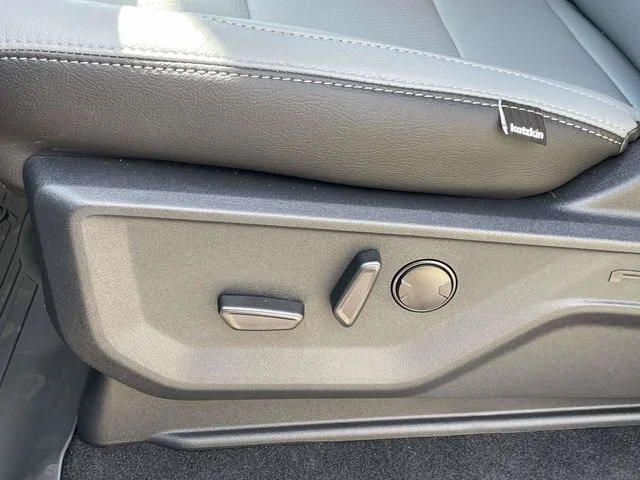New 2026 Carbonized Gray Metallic Ford XLT image 15