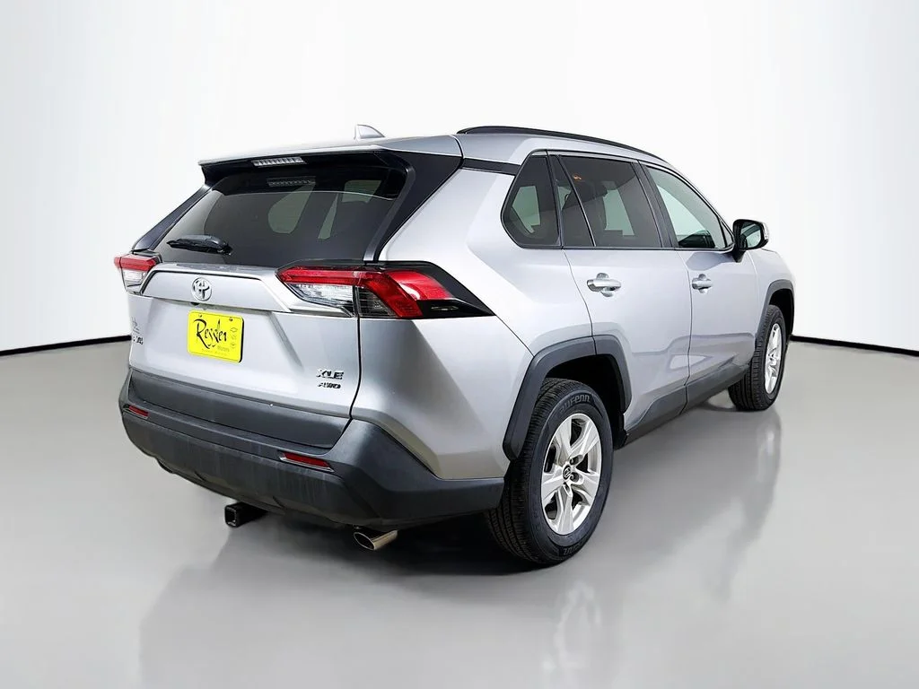 Used 2021 Silver Toyota XLE image 6
