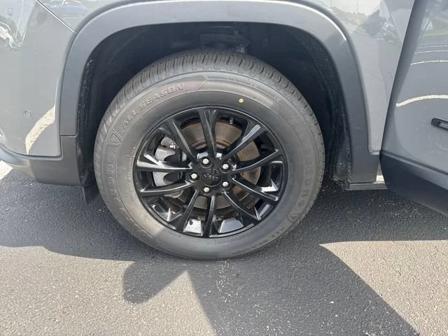 Used 2023 Gray Jeep Altitude Lux 4x4 image 31