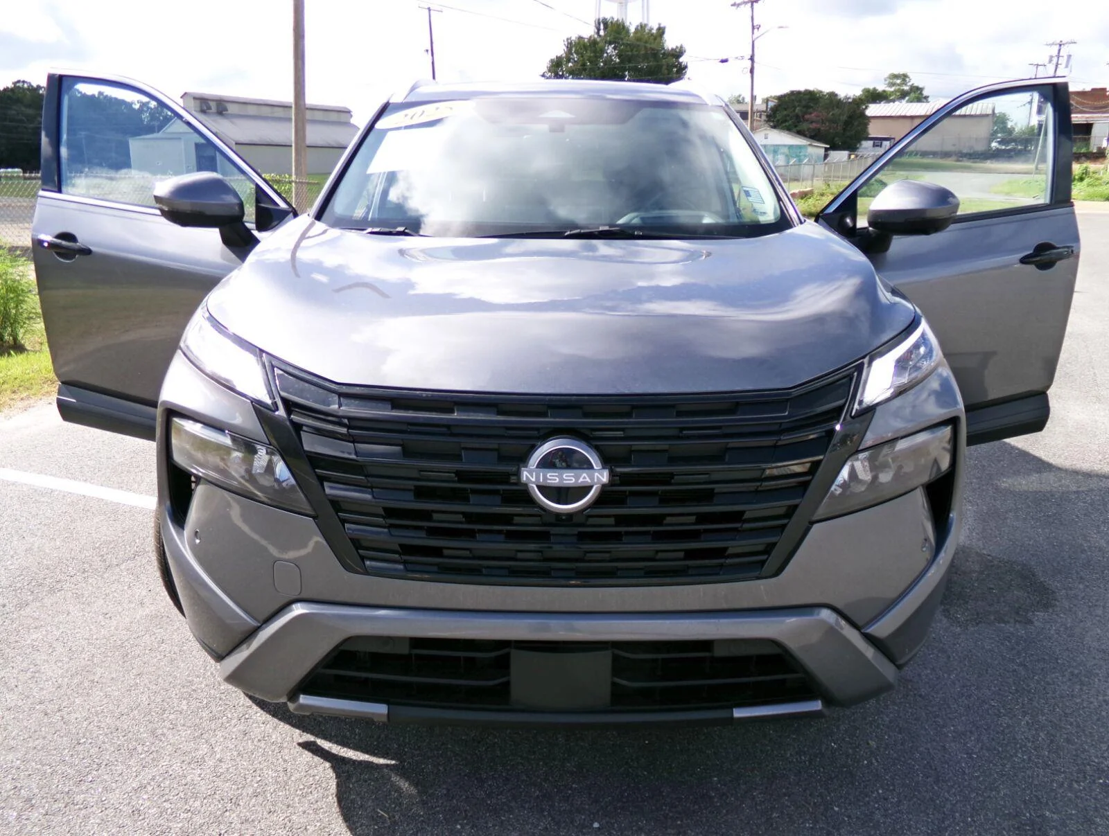 Used 2025 Gun Metallic Nissan SL image 7