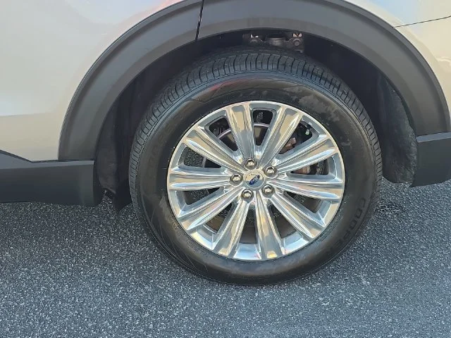 Used 2022 Silver Ford Limited image 36