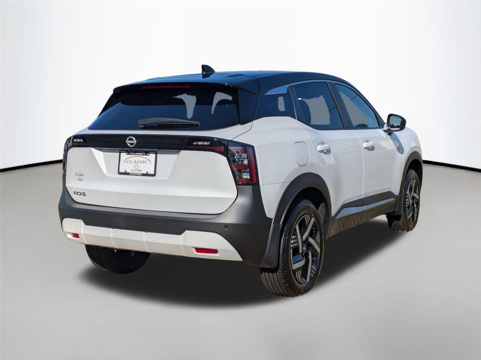 New 2025 Two-tone Aspen White TriCoat / Super Black Nissan SV image 6