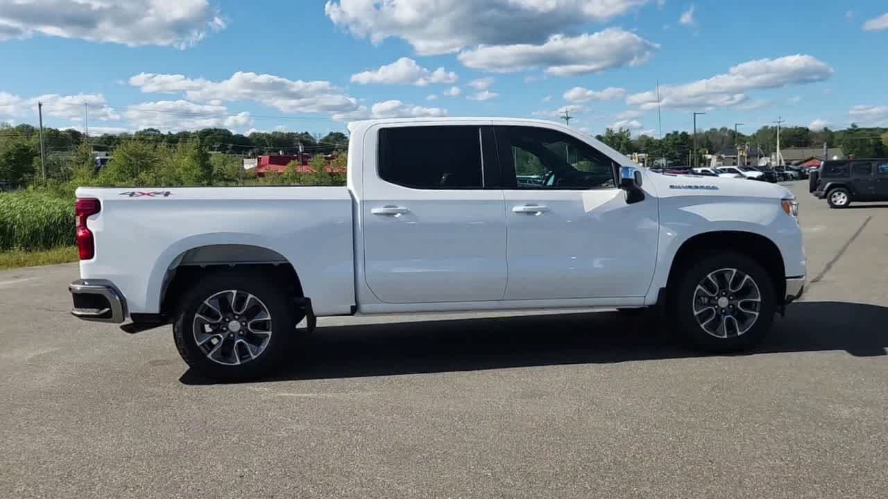 New 2026 Summit White Chevrolet LT (2FL) image 5