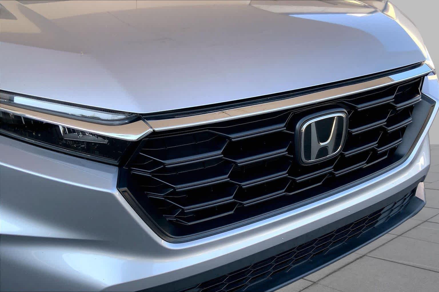 Used 2024 Lunar Silver Metallic Honda LX image 32