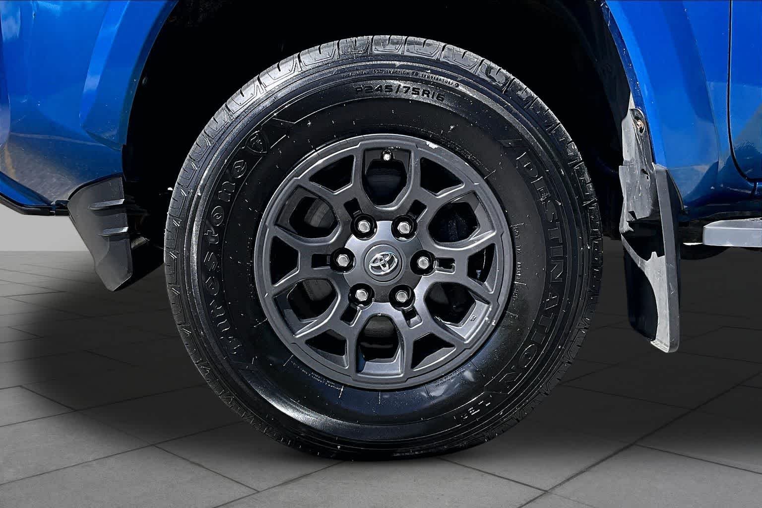 Used 2017 Blazing Blue Pearl Toyota SR5 image 10