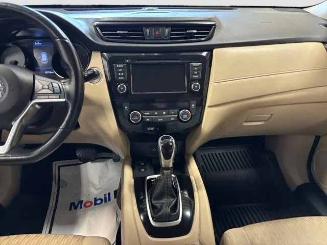 Used 2019 White Nissan SV image 12