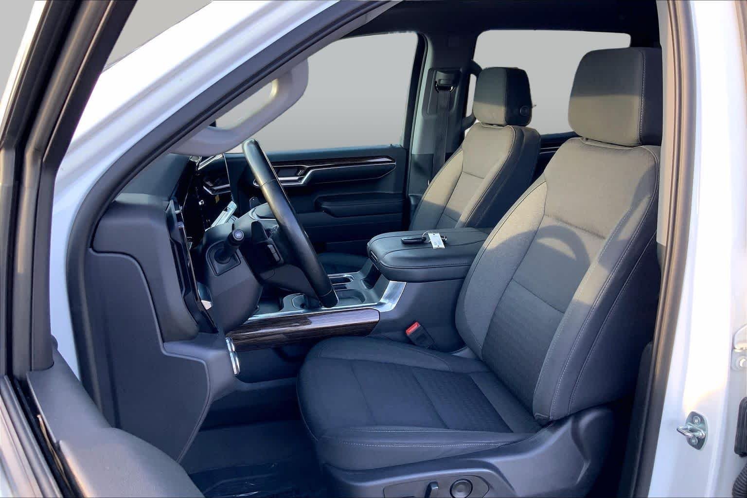 Used 2023 Summit White GMC Elevation image 8