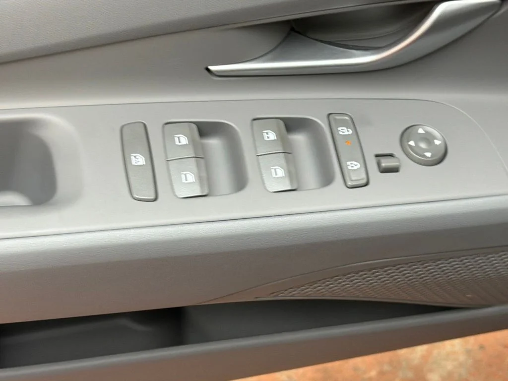 New 2026 Amazon Gray Hyundai SE image 21