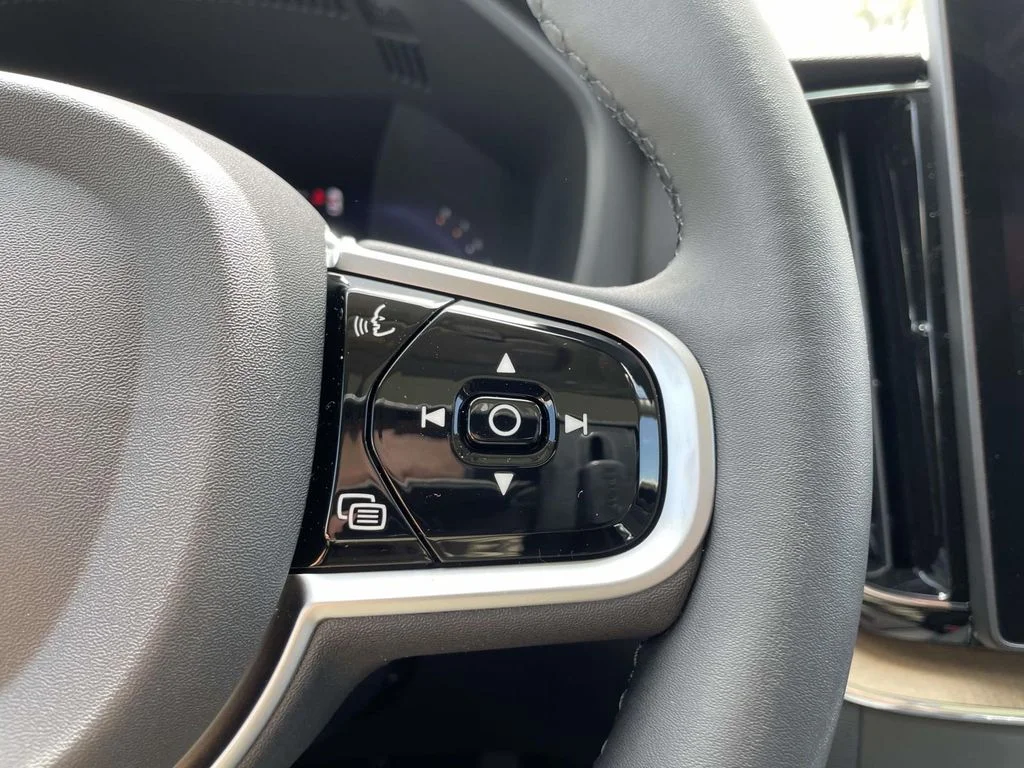 2026 Volvo XC60 Plus - Photo 13
