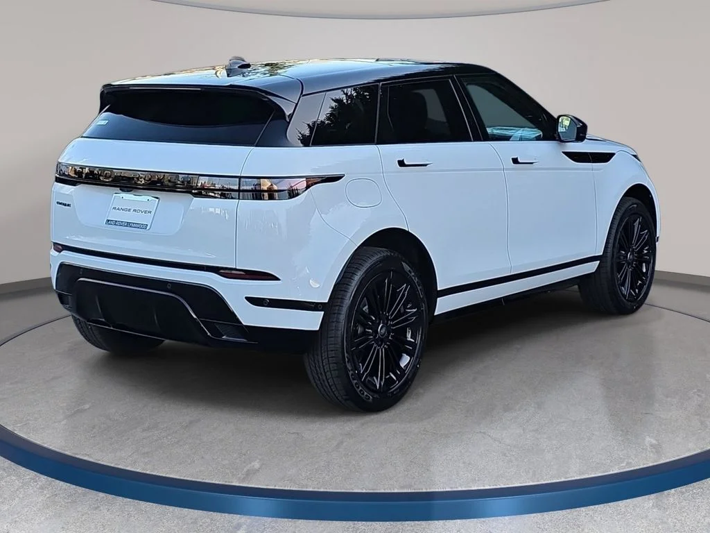 New 2026 Fuji White LAND ROVER Dynamic SE image 5