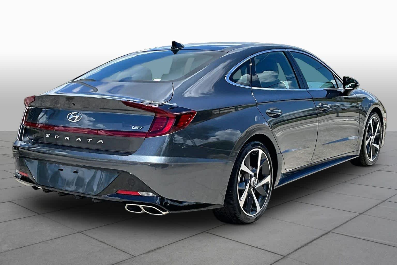 Used 2022 Portofino Gray Hyundai SEL Plus image 14