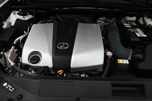 Used 2021 White Lexus 350 image 22