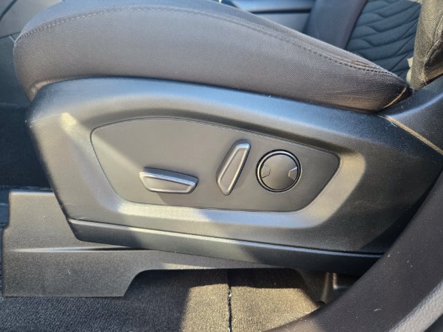 Used 2020 Black Ford XLT image 11