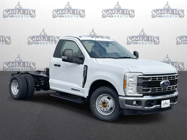 New 2026 Oxford White Ford F-350® XL image 1