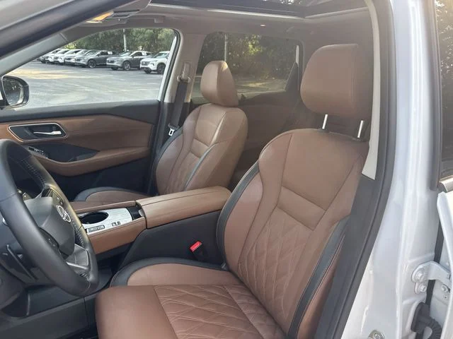 Used 2025 White Nissan Platinum image 16