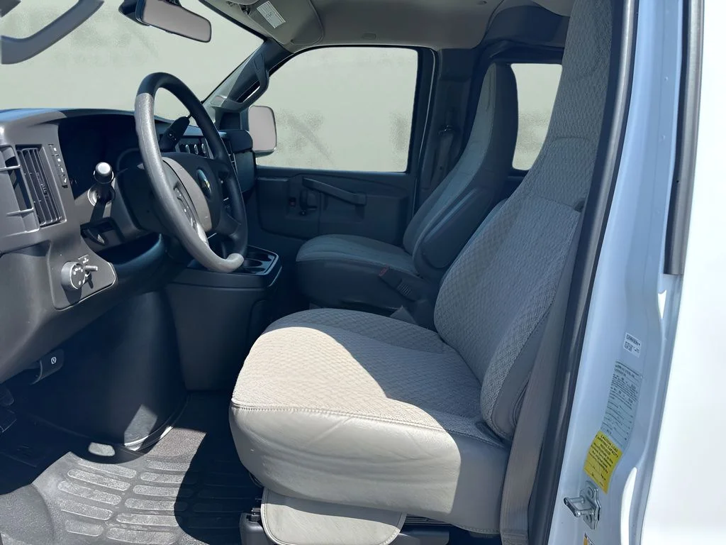 Used 2025 White Chevrolet LT image 9