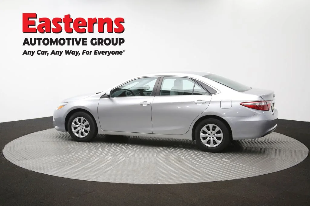 Used 2015 Silver Toyota LE image 60