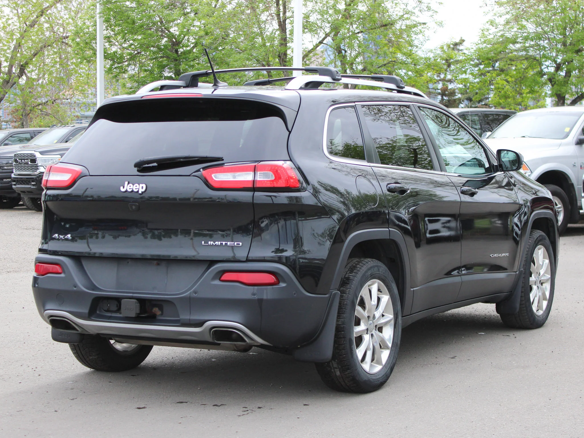 Used 2015 Black Jeep Limited * Mechanic Special | Heated/Vented Seats | Nav | Panoramic Sunroof | Roof Rails image 11