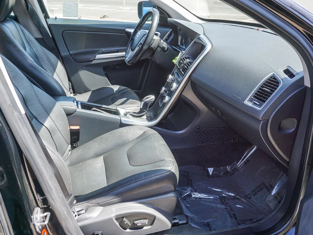 Used 2016 Black Volvo T5 Drive-E Premier image 12