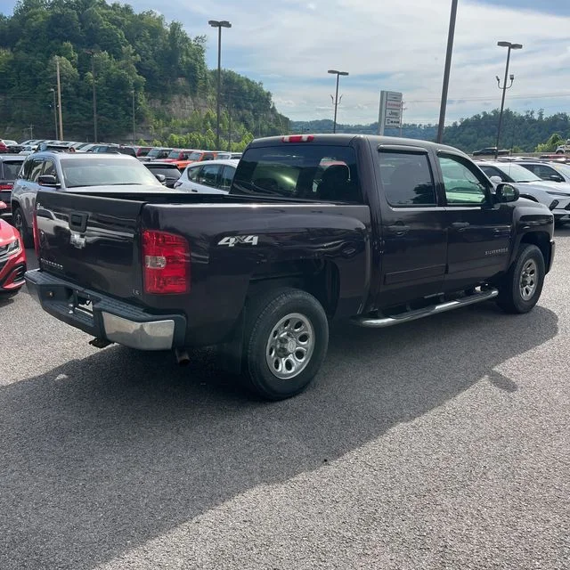 Used 2008 Red Chevrolet LS image 6
