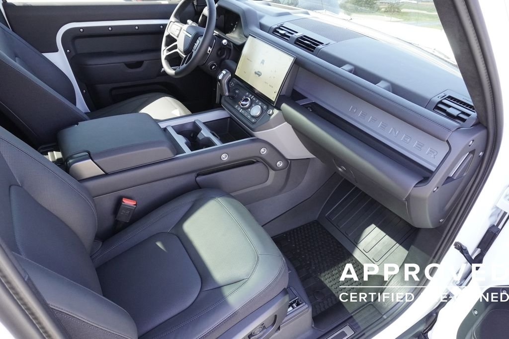 Certified Used 2026 White Land Rover V8 image 23