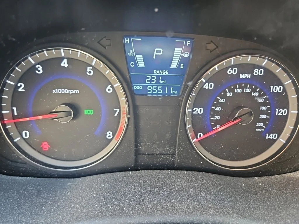 Used 2014 Silver Hyundai GS image 12