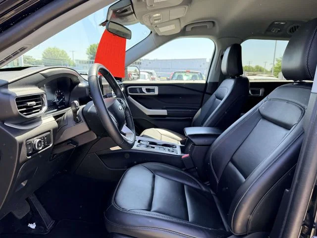 Used 2023 Black Ford XLT image 16