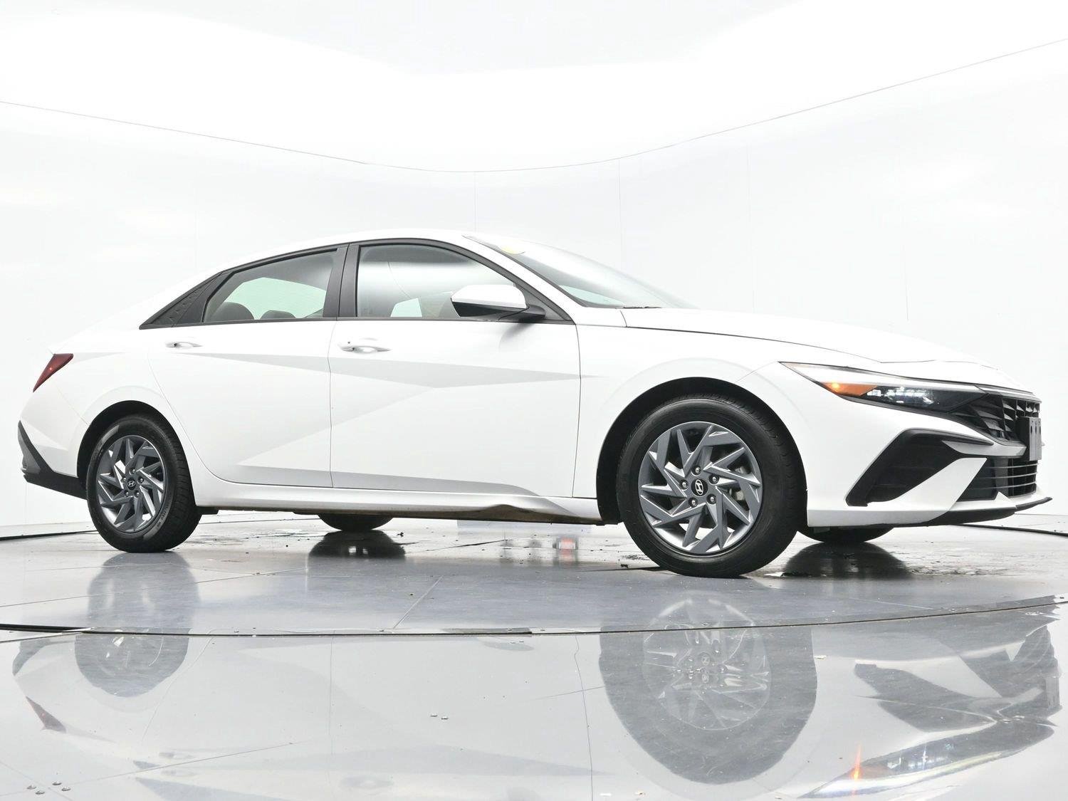 Used 2024 Serenity White Hyundai SEL image 42