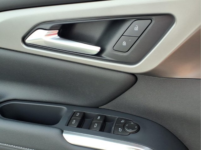 New 2027 Polar White Tricoat Chevrolet LT image 14