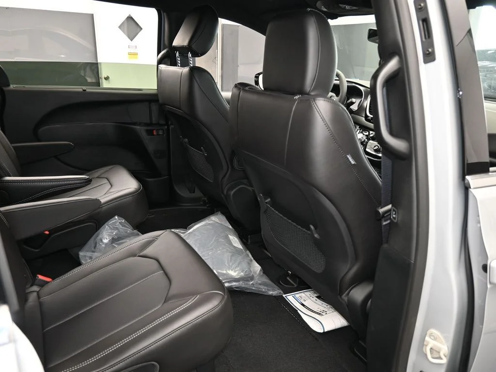 2026 Chrysler Voyager LX - Photo 37