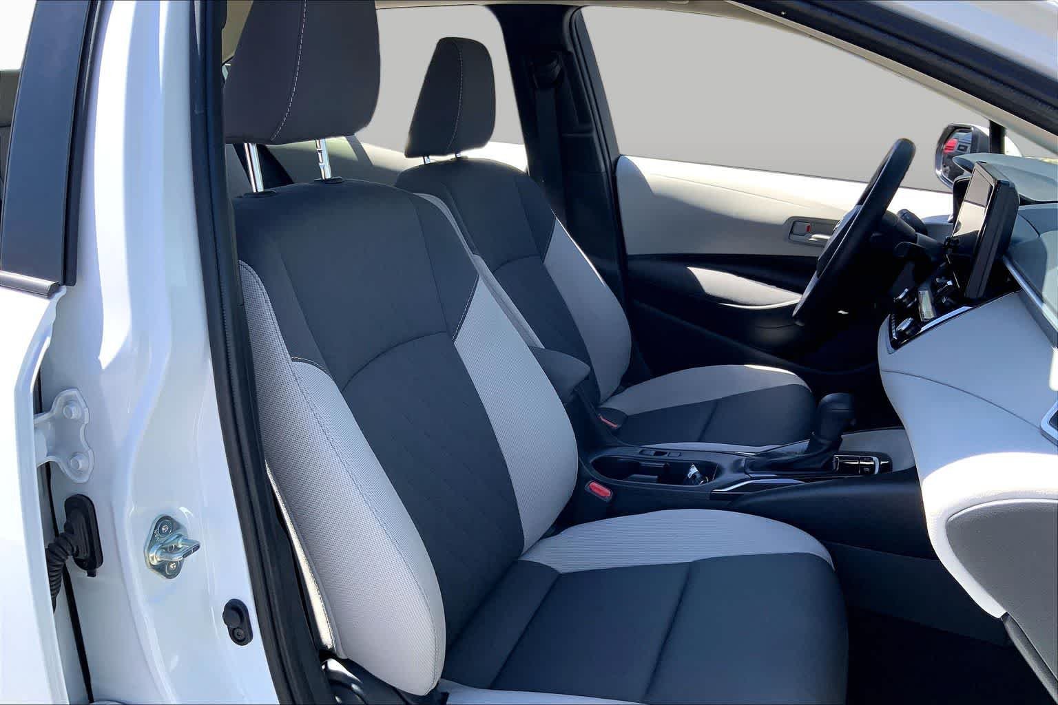 2026 Toyota Corolla LE - Photo 8