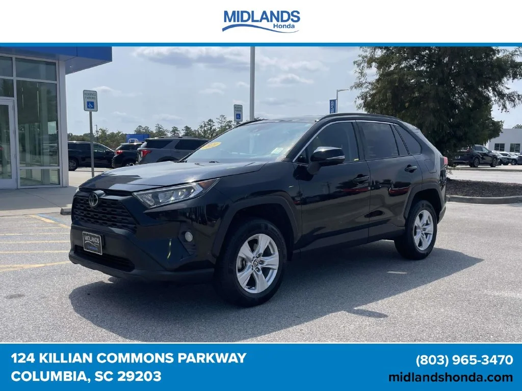 Used 2021 Midnight Black Metallic Toyota XLE image 3