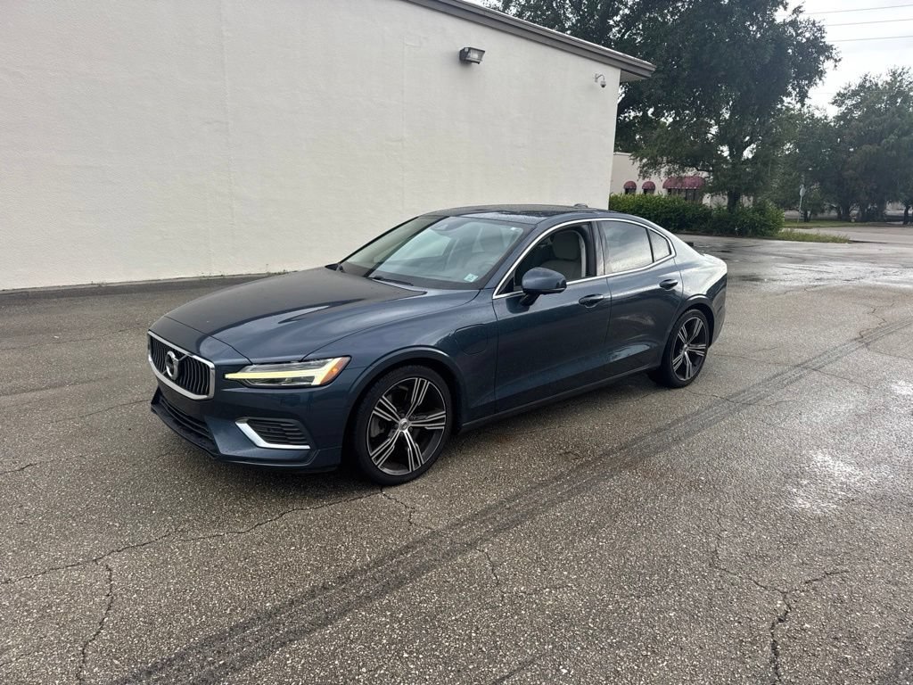 Used 2019 Blue Volvo Inscription image 1