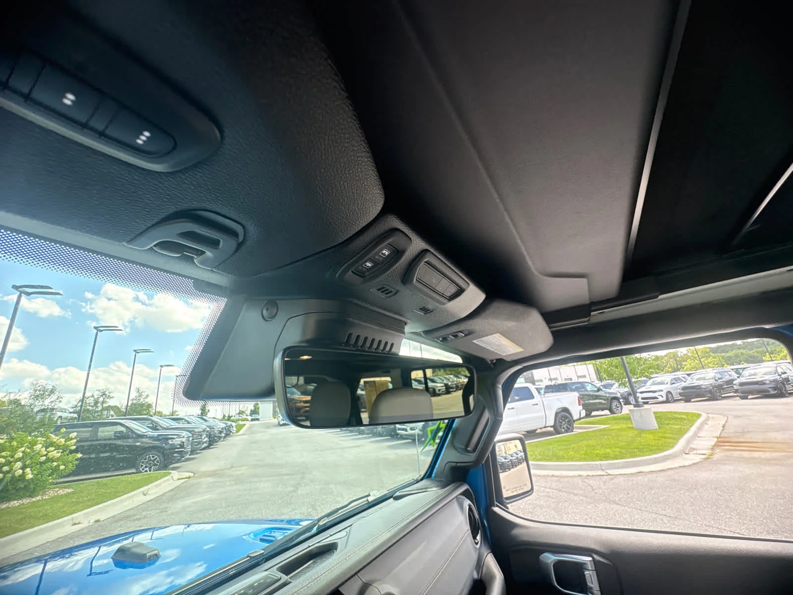 Used 2022 Hydro Blue Pearlcoat Jeep Unlimited Sahara High Altitude image 30