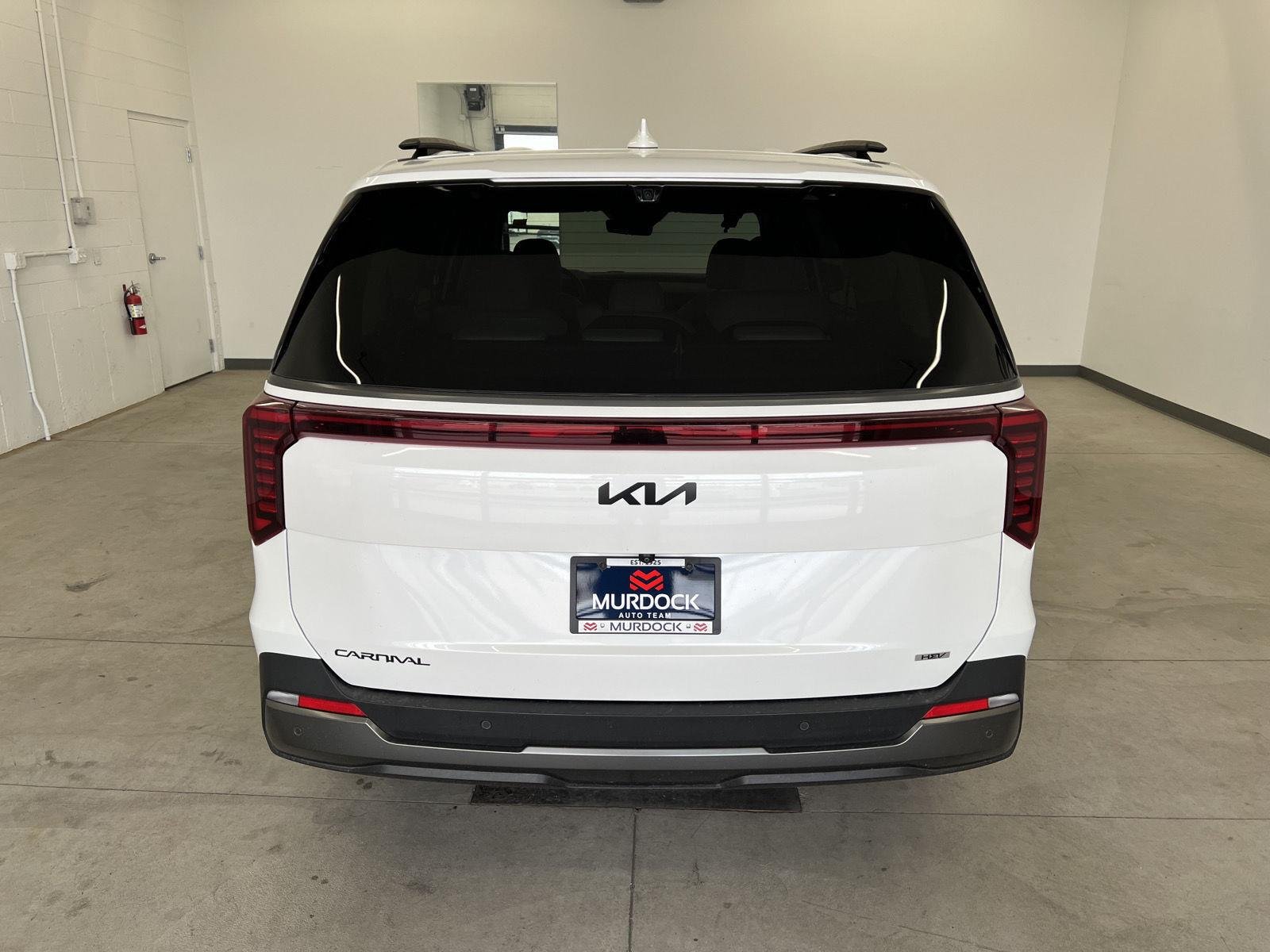 Used 2026 Snow White Pearl Kia SX Prestige image 3