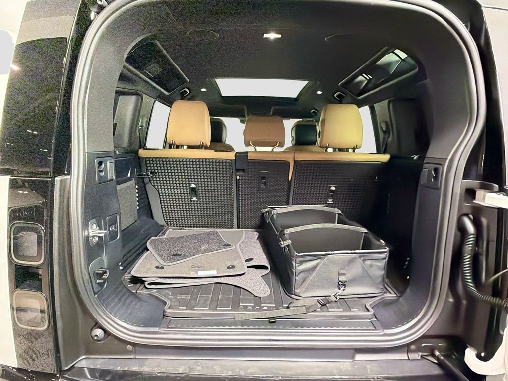 New 2026 Fuji White Land Rover X-Dynamic SE image 28
