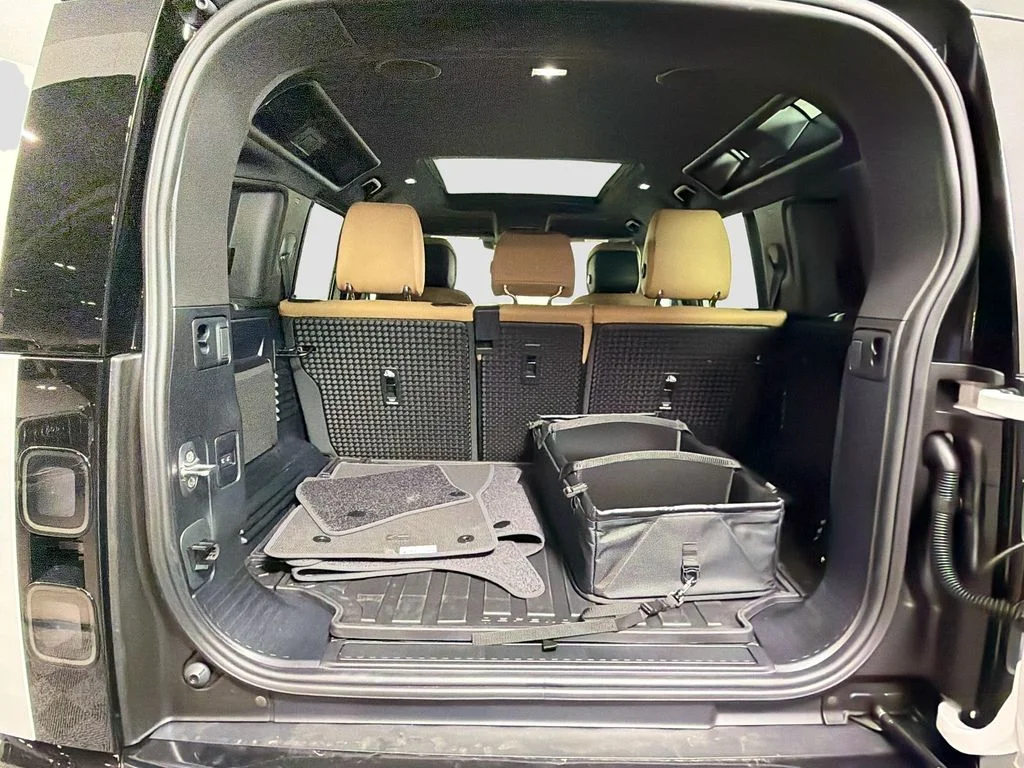 New 2026 Fuji White Land Rover X-Dynamic SE image 28