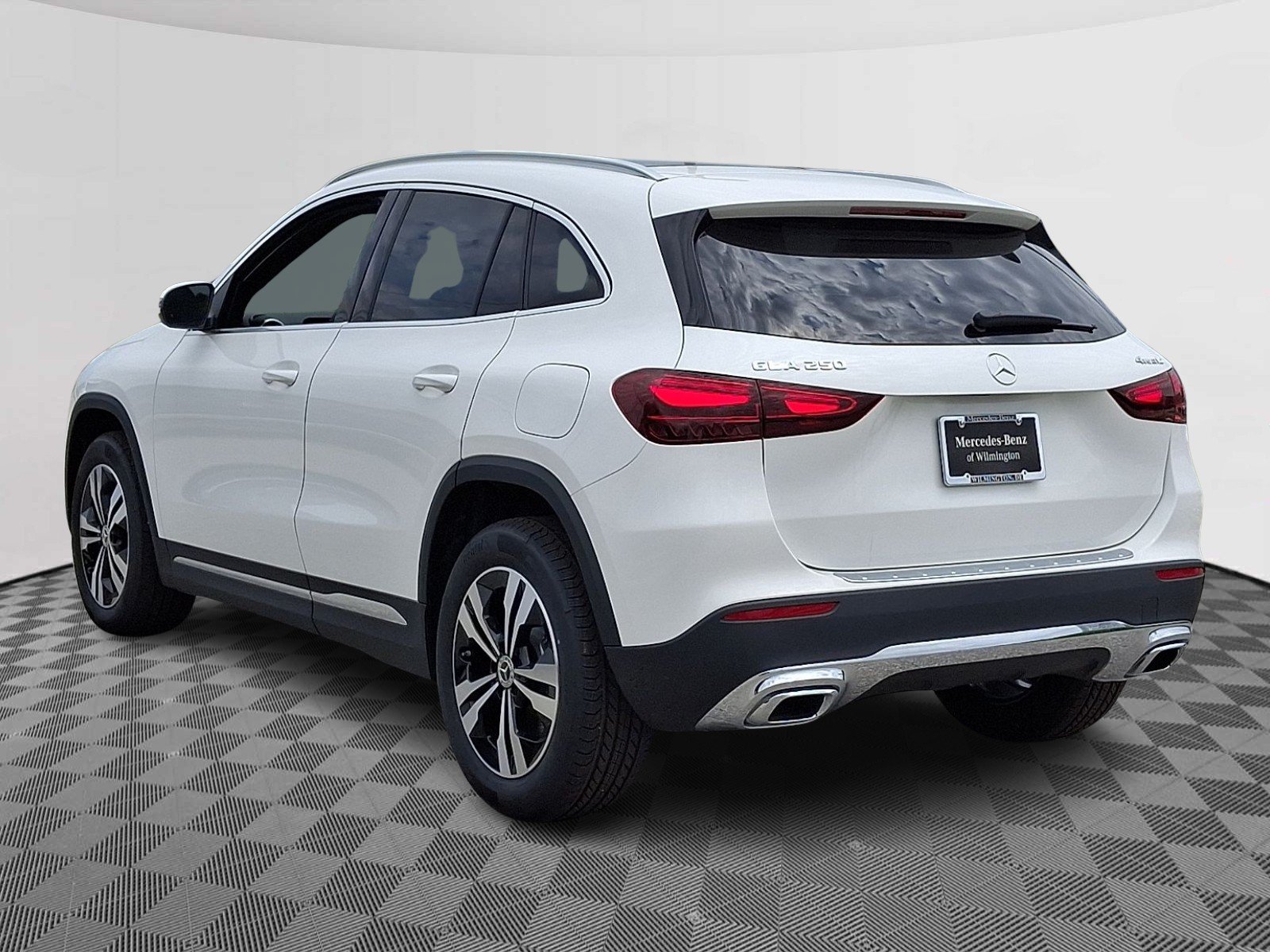 New 2026 Polar White Mercedes-Benz GLA 250 image 4