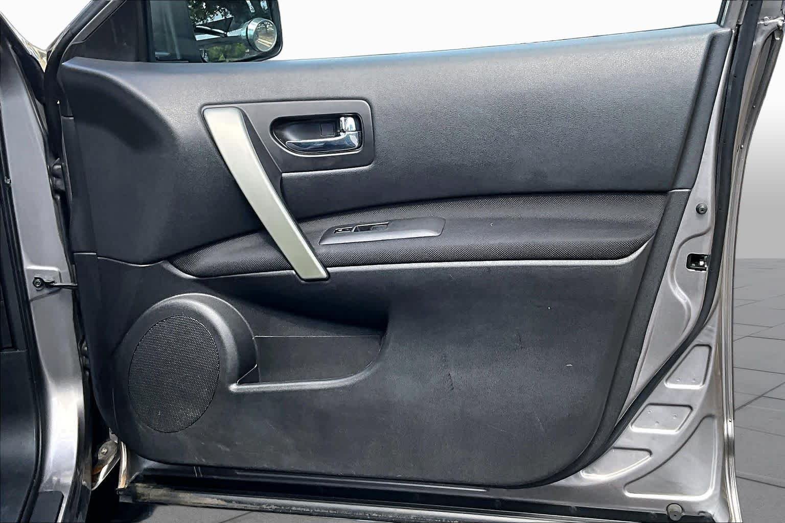 Used 2012 Platinum Graphite Nissan SV image 22