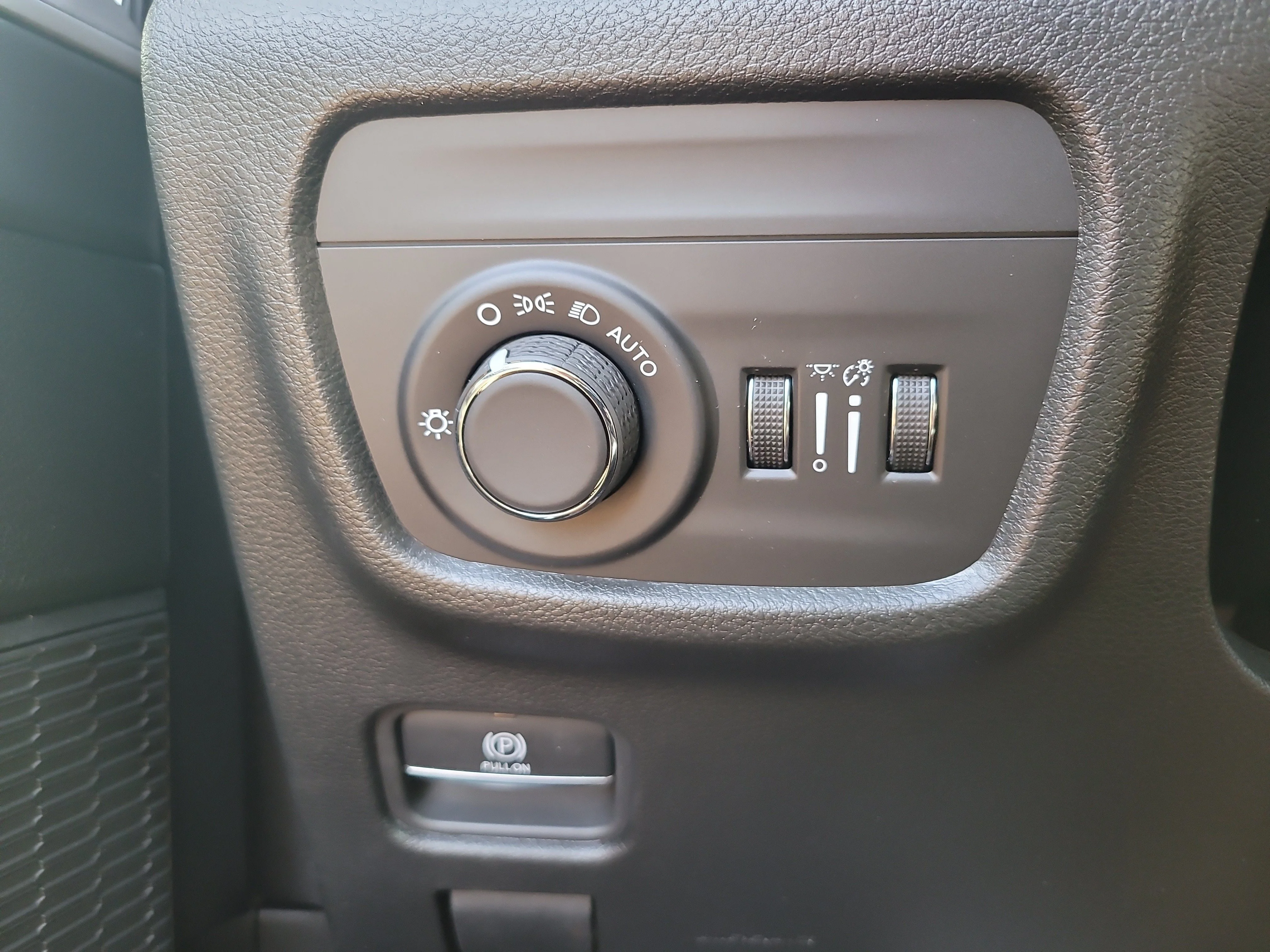 New 2026 Bright White Clearcoat Jeep Laredo Altitude image 23