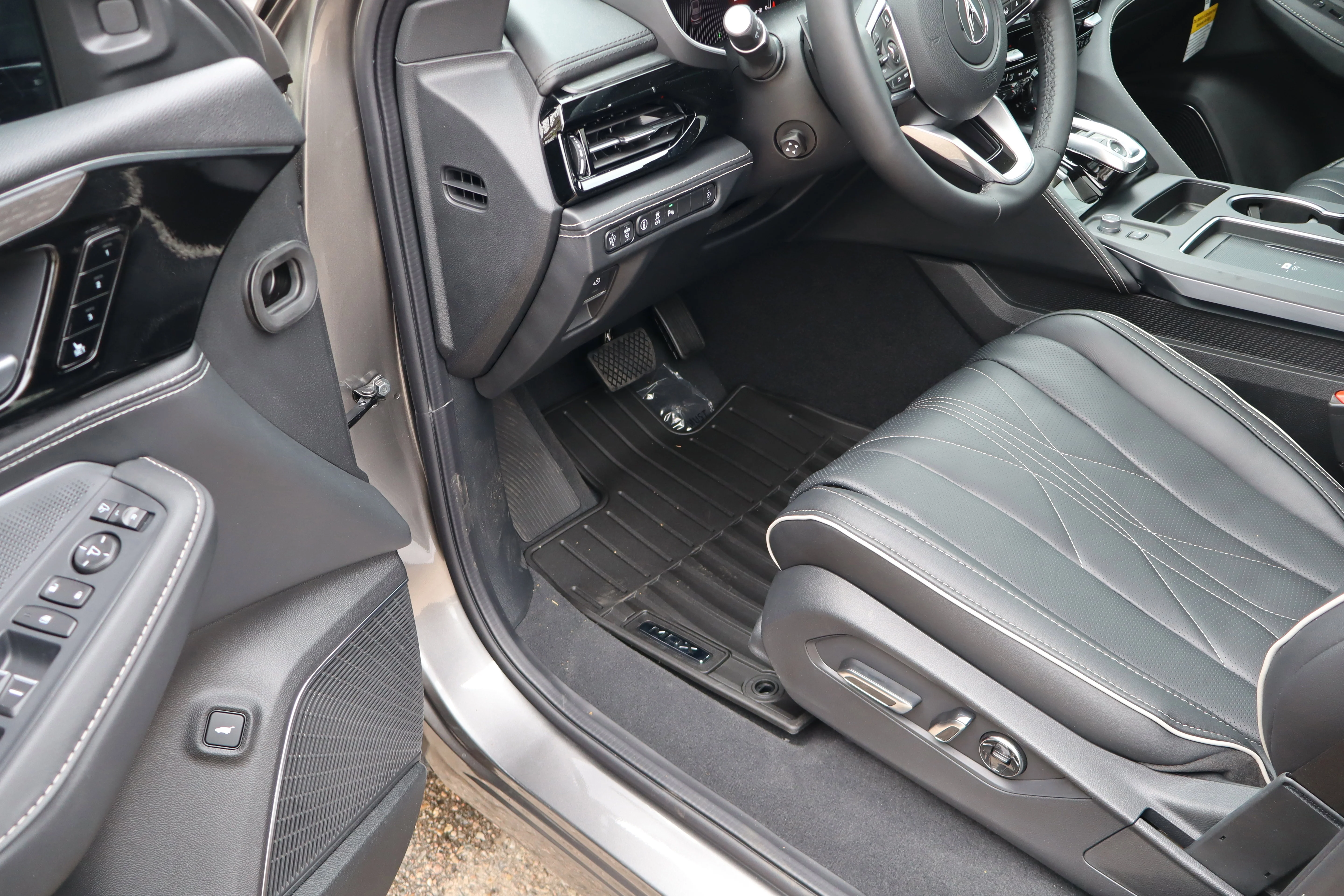New 2026 Liquid Carbon Metallic Acura w/Advance Package image 22