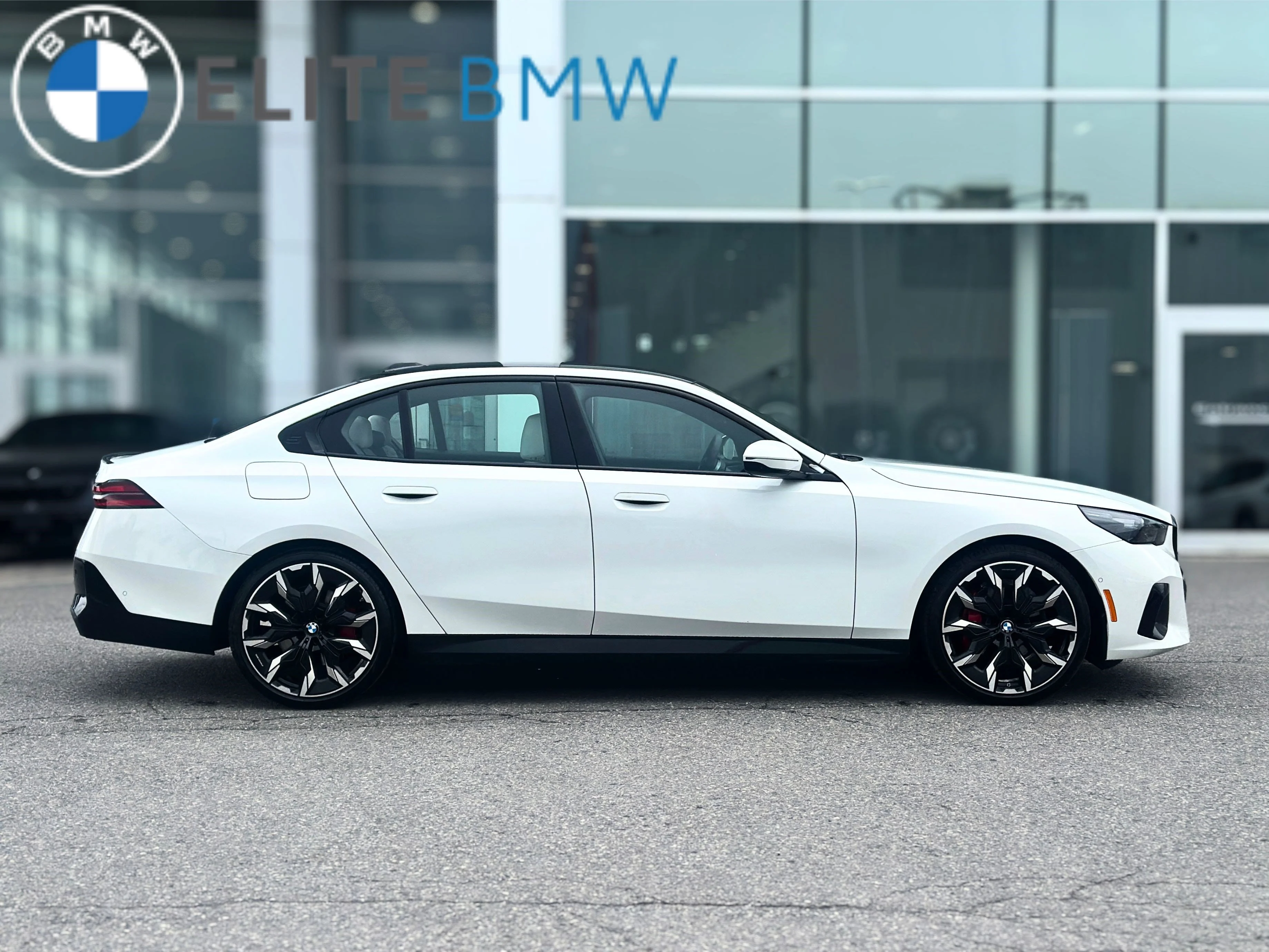New 2026 Alpine White BMW 530i xDrive image 43