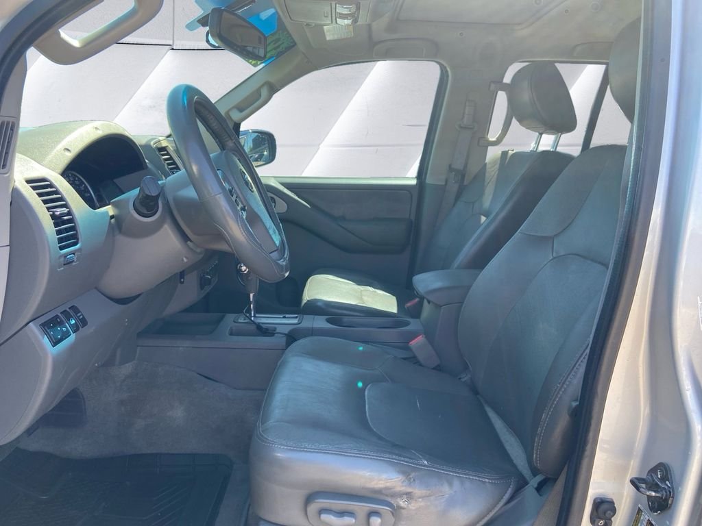 Used 2013 Silver Nissan SL image 7