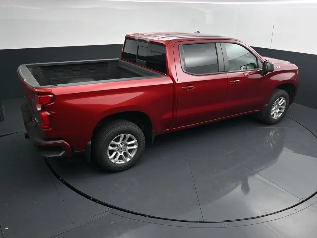 Used 2023 Red Chevrolet RST image 26