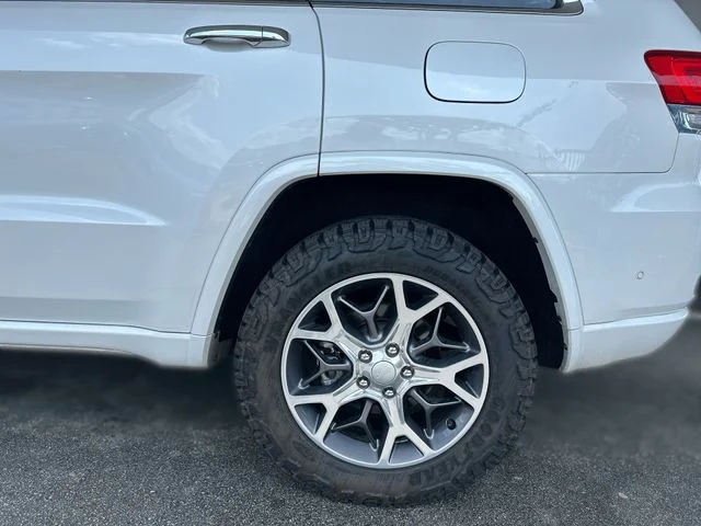 Used 2021 White Jeep Overland image 10