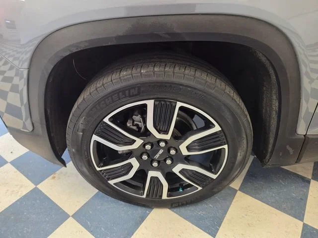 Used 2021 SATIN STEEL METALLIC GMC SLE image 20