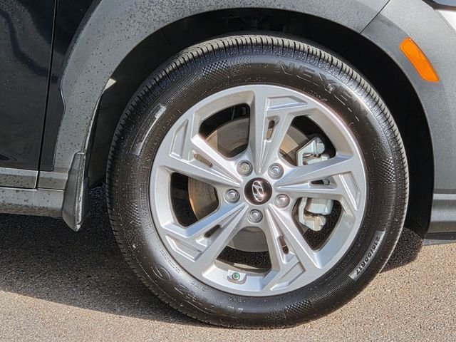Used 2023 Black Hyundai SEL image 9