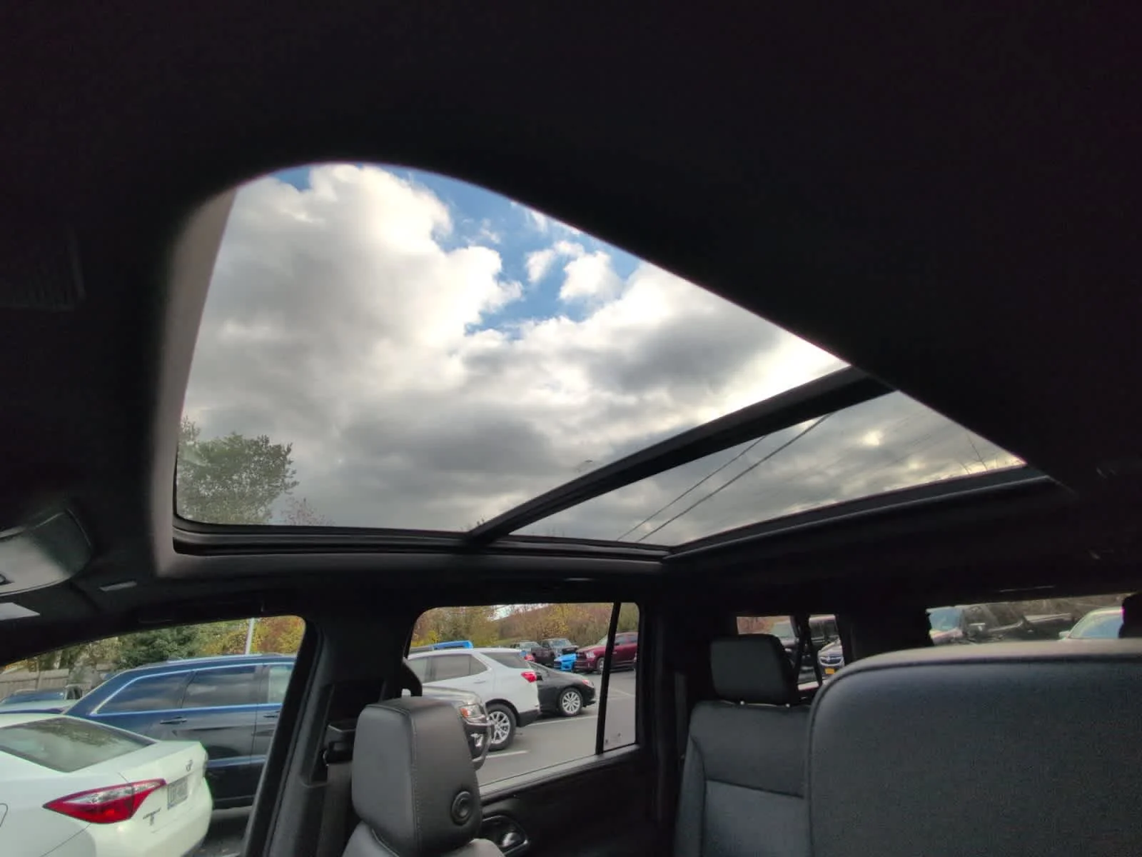 Used 2023 Black Chevrolet Z71 image 2