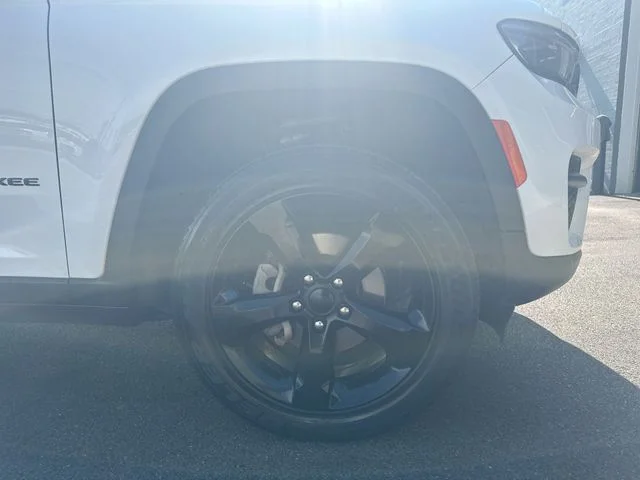 Used 2024 White Jeep Altitude X image 12