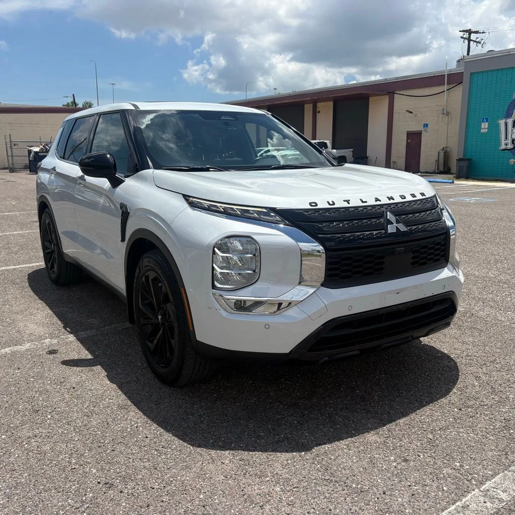 2022 Mitsubishi Outlander BE 2WD's photo